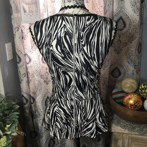 Willi Smith - Zebra print zipper back blouse with faux leather look trim. - Picture 7 of 10